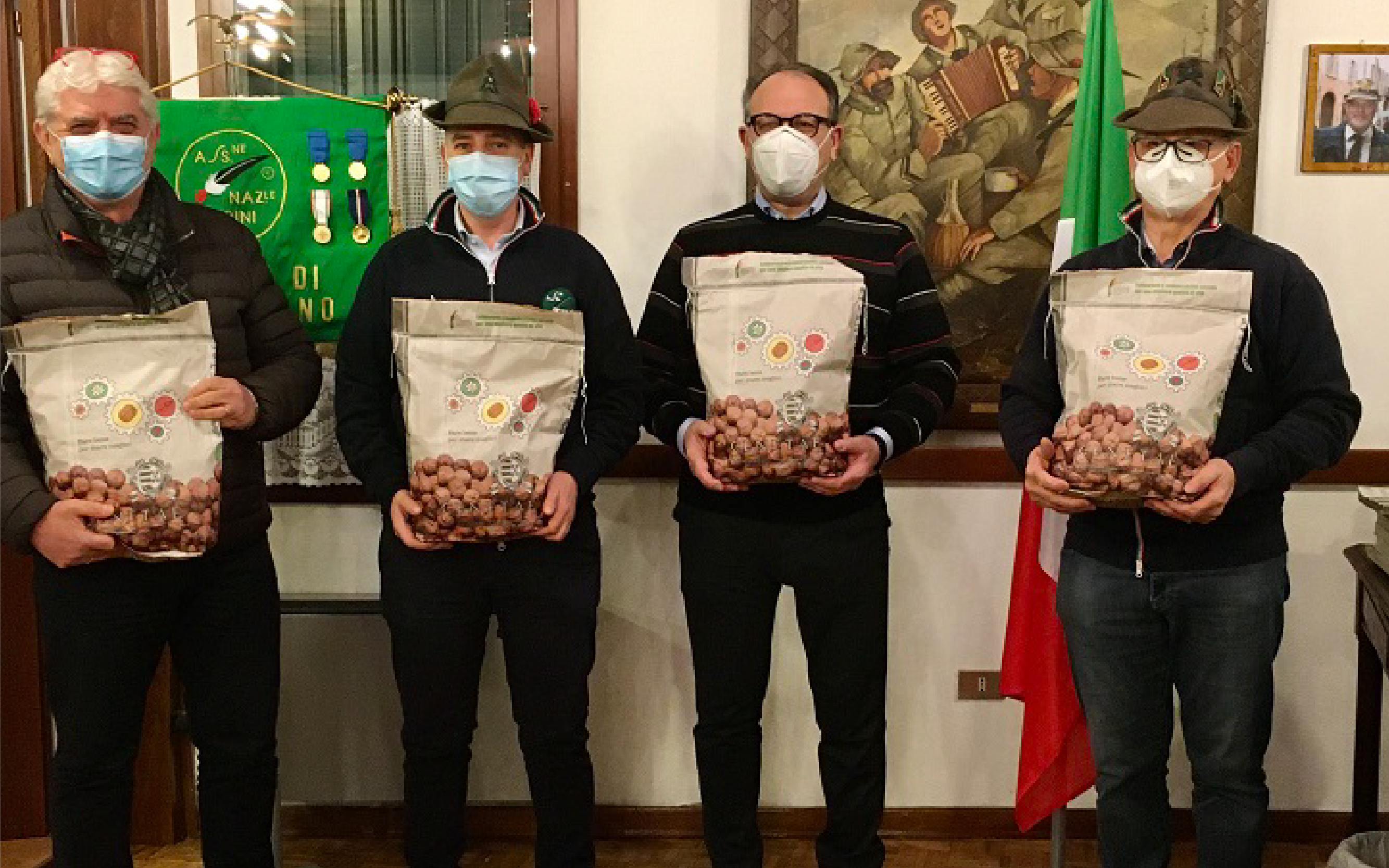 Le penne nere della sezione di conegliano sostengono la campagna noci 2020